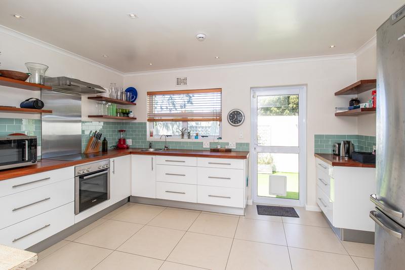 3 Bedroom Property for Sale in Constantia Western Cape